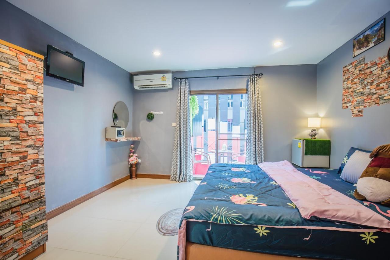 Menulis Coolly House Patong Bed & Breakfast Екстериор снимка
