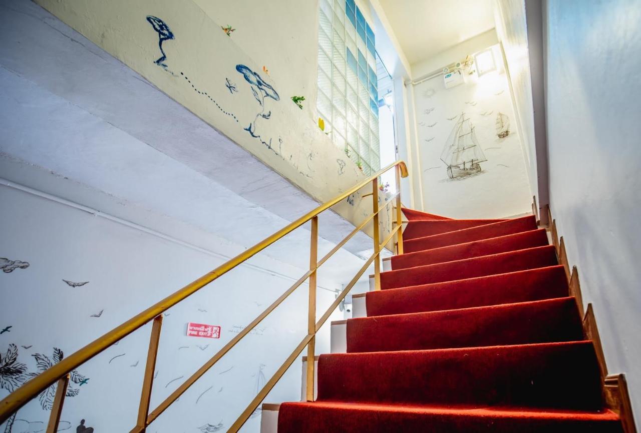 Menulis Coolly House Patong Bed & Breakfast Екстериор снимка