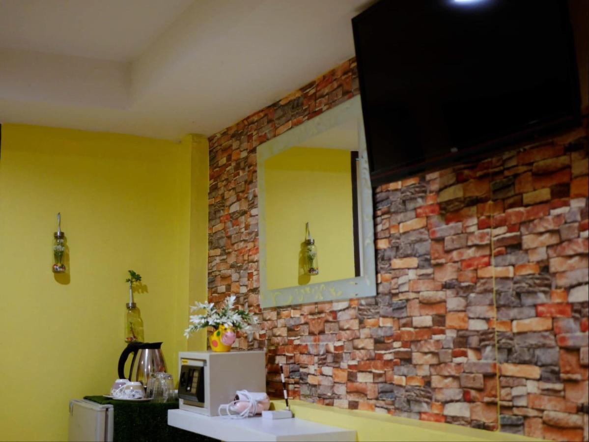 Menulis Coolly House Patong Bed & Breakfast Екстериор снимка